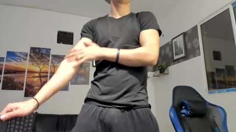 noah_flynn1 online show from March 14, 8:09 am