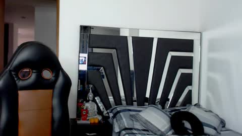 Noah Harris01 online show from December 19, 10:00 pm