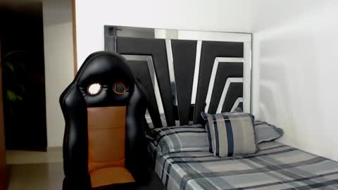 Noah Harris01 online show from September 19, 9:43 am