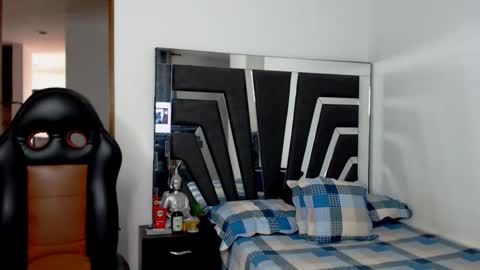 Noah Harris01 online show from January 8, 1:46 pm