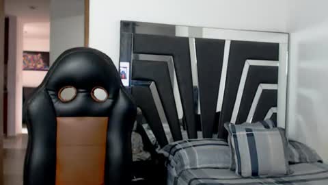 Snapshot of noah_harris01 chatting on August 4, 9:17 pm Noah Harris01 online show from August 4, 9:17 pm