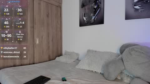 Snapshot of noah_lambert chatting on December 22, 2:28 am Noah online show from December 22, 2:28 am