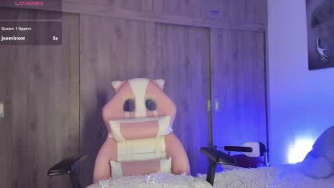 Snapshot of noah_lambert chatting on January 25, 8:00 am Noah online show from January 25, 8:00 am