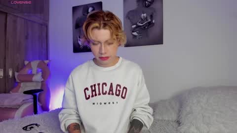 Snapshot of noah_lambert chatting on February 7, 10:40 am Noah online show from February 7, 10:40 am