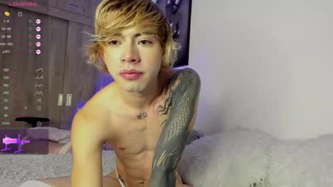 Snapshot of noah_lambert chatting on February 21, 1:44 am Noah online show from February 21, 1:44 am