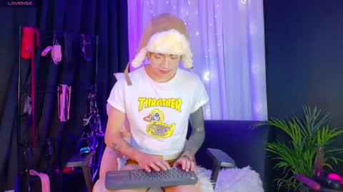 Snapshot of noah_lambert chatting on December 17, 6:30 am Noah online show from December 17, 6:30 am