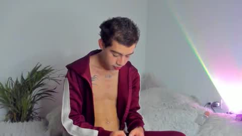 Snapshot of noah_lambert chatting on January 12, 4:18 am Noah online show from January 12, 4:18 am