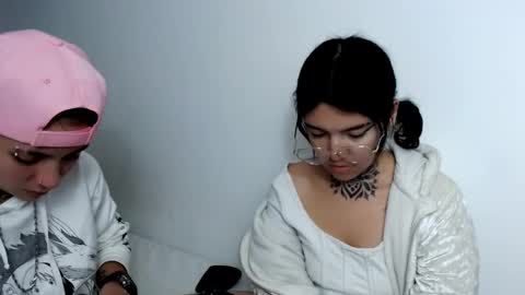 noah hehim    online show from February 12, 11:51 pm