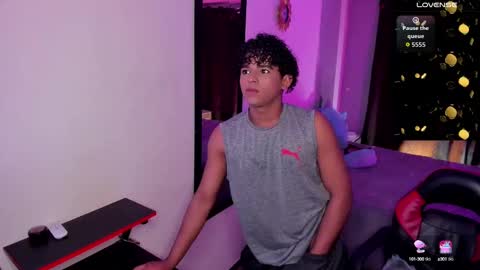 Snapshot of noah_smith04 chatting on October 4, 9:02 pm noah_smith04 online show from October 4, 9:02 pm