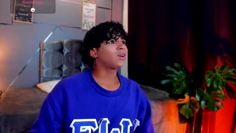 noah_smith04 online show from November 17, 12:22 pm