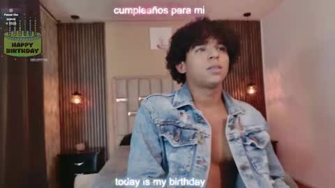 noah_smith04 online show from January 7, 11:40 pm