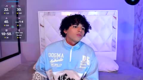 noah_smith04 online show from January 14, 2:01 pm