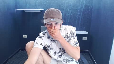 noah_sokolov online show from December 5, 6:59 pm