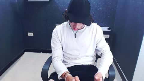 noah_sokolov online show from January 10, 11:20 pm