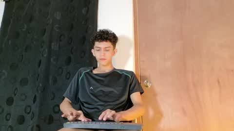 Snapshot of noah_tyler_ chatting on September 15, 12:54 am noah tyler online show from September 15, 12:54 am