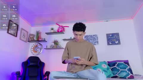 Snapshot of noah_tyler_ chatting on October 2, 7:43 pm noah tyler online show from October 2, 7:43 pm