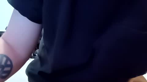 Snapshot of noah_wesley chatting on March 5, 6:44 am Noah Wesley online show from March 5, 6:44 am