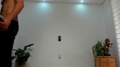 Snapshot of noahbrawn chatting on February 28, 1:23 pm LIAM- noah online show from February 28, 1:23 pm