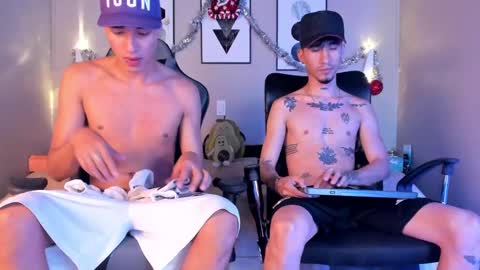 Snapshot of noahdaviss chatting on December 9, 12:12 am noahdaviss online show from December 9, 12:12 am