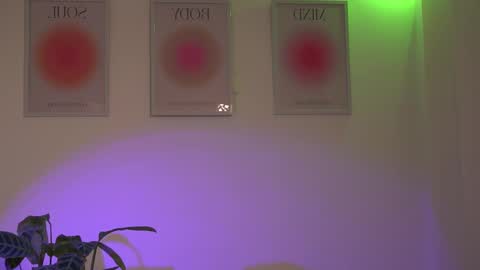 Snapshot of noahh_th03 chatting on February 23, 8:06 am Noah online show from February 23, 8:06 am