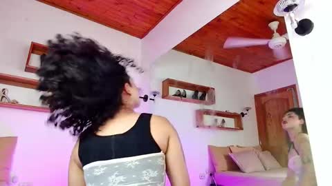 Snapshot of noahmonroe_11 chatting on May 12, 9:12 pm noahmonroe_11 online show from May 12, 9:12 pm
