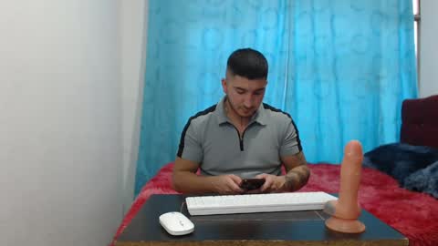Snapshot of noahmurillo chatting on May 9, 9:53 pm noahmurillo online show from May 9, 9:53 pm