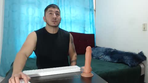 Snapshot of noahmurillo chatting on May 17, 9:33 pm noahmurillo online show from May 17, 9:33 pm