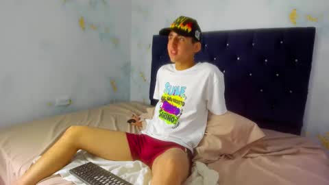 Snapshot of noahwhitee chatting on November 5, 6:52 pm noahwhitee online show from November 5, 6:52 pm