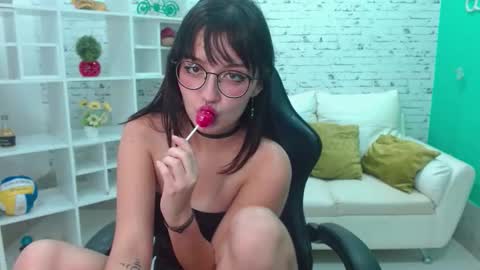 Snapshot of noeva_ chatting on September 20, 12:00 am Noeva online show from September 20, 12:00 am