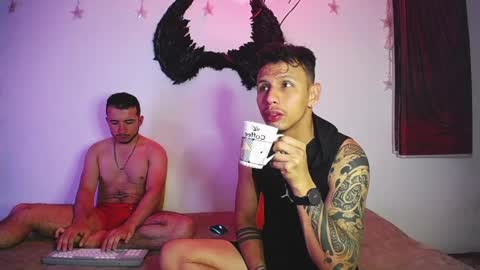 noha_and_iam1 online show from March 30, 12:28 pm