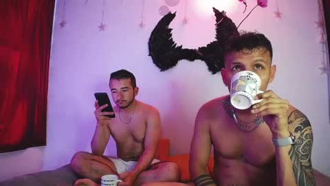 noha_and_iam1 online show from April 14, 12:22 pm