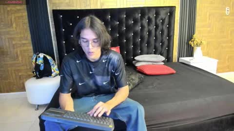     online show from March 1, 3:19 am