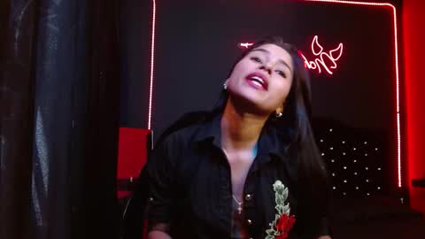 Noha Thomson online show from October 30, 6:30 pm