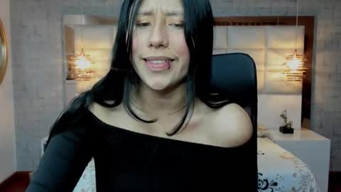 Snapshot of nohemi_louse chatting on November 5, 7:14 pm Nohemi online show from November 5, 7:14 pm