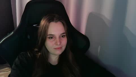 noir_ember_ online show from September 23, 11:02 am