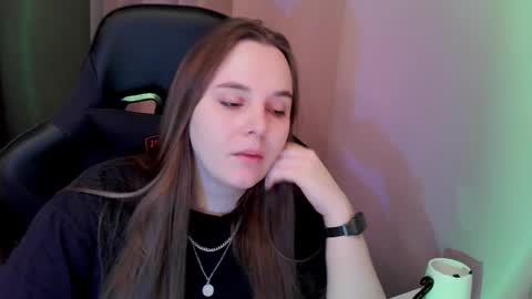 noir_ember_ online show from November 23, 1:00 pm