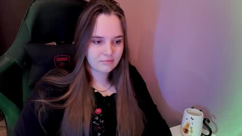 noir_ember_ online show from November 27, 6:37 am