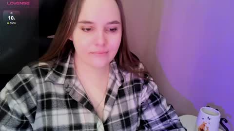 noir_ember_ online show from April 3, 4:49 pm