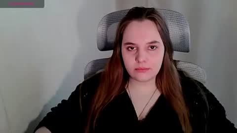 noir_ember_ online show from August 8, 10:28 am