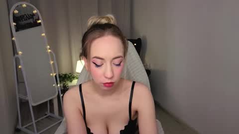 Snapshot of noirnymphh chatting on February 16, 10:17 pm Isabelle online show from February 16, 10:17 pm