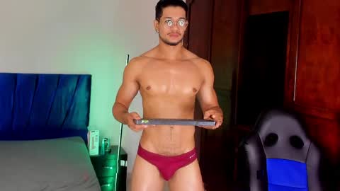 Im Nolan  online show from April 7, 8:31 pm