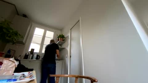 Snapshot of non131977 chatting on February 26, 7:31 am Paris75 online show from February 26, 7:31 am