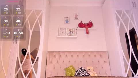 nooniemoon online show from October 20, 3:18 am