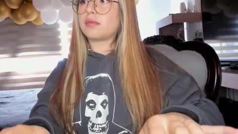 Ara online show from November 5, 7:03 pm