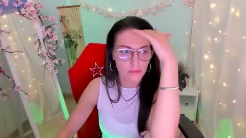 Nora online show from April 12, 10:53 am