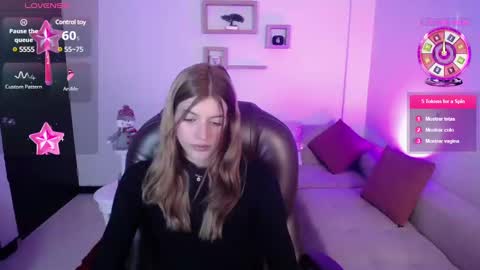 Snapshot of nora_vennucci chatting on December 11, 8:07 pm Nora online show from December 11, 8:07 pm