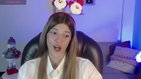 Snapshot of nora_vennucci chatting on December 22, 8:14 pm Nora online show from December 22, 8:14 pm