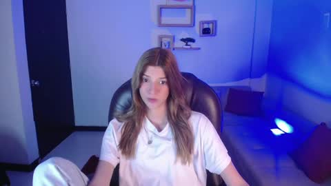 Snapshot of nora_vennucci chatting on December 31, 7:18 pm Nora online show from December 31, 7:18 pm