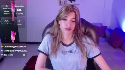 Snapshot of nora_vennucci chatting on January 24, 1:13 am Nora online show from January 24, 1:13 am