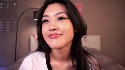 Snapshot of noreenbeckey chatting on October 17, 7:44 am Nore online show from October 17, 7:44 am